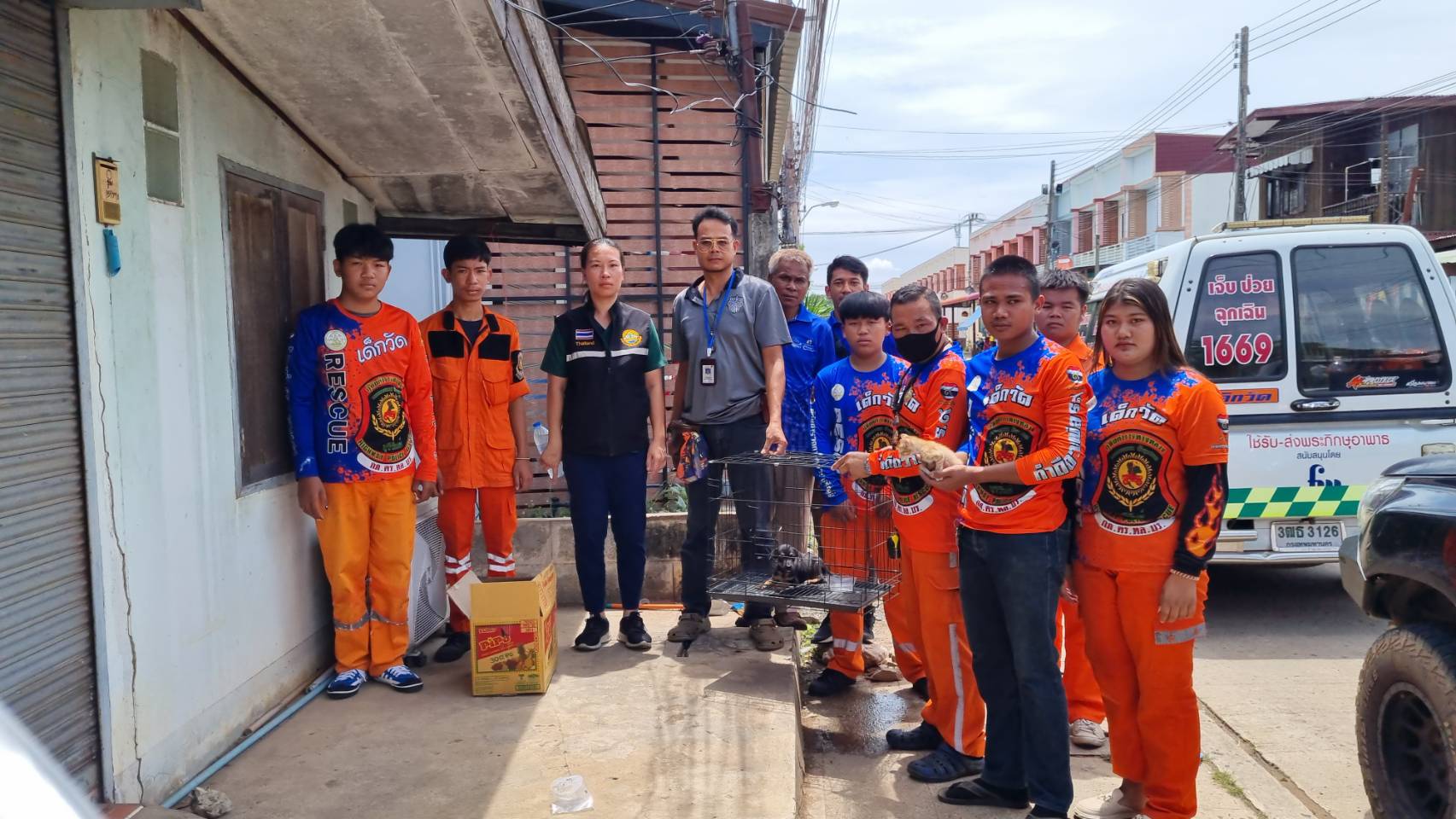 ตร.สภ.นางรอง-ปศุสัตว์-มูลนิธิฯบุกจับสองผัวเมียทารุณกรรมหมา-แมวทั้งทุบตีขังอดข้าวอดน้ำ จนตาย
