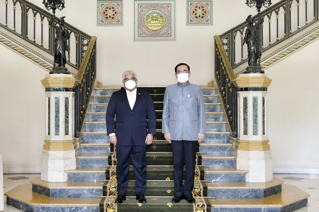 นายกฯ หารือ เอกอัครราชทูต พร้อมขอบคุณ รบ.บาห์เรนดูแลนักลงทุน- แรงงานไทย เตรียมเสนอโมเดลเศรษฐกิจ BCG ฟื้นฟูหลังโควิด-19