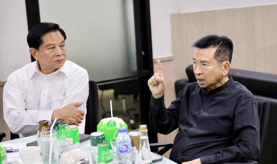 รทสช. ชูแผนกู้วิกฤตมะพร้าวไทย “พีระพันธุ์” แนะเกษตรกรตั้งสมาคมเพิ่มอำนาจต่อรอง ดันส่งออก