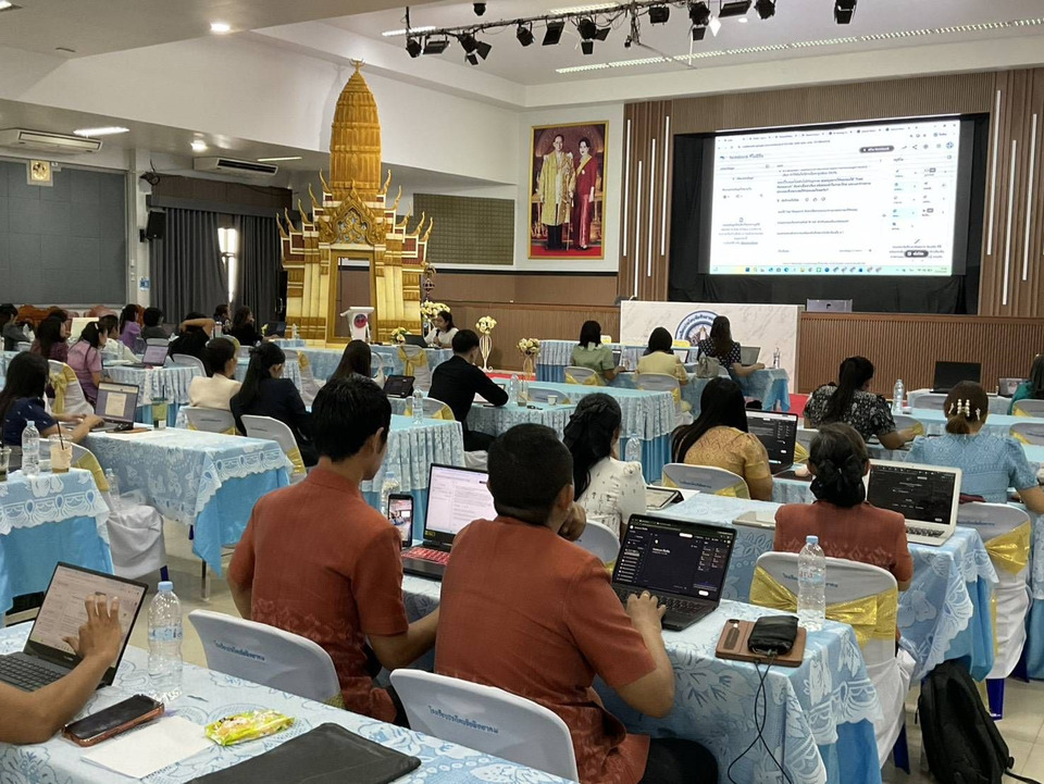 พลิกโฉมห้องเรียนส้มป่อย! สพม.บุรีรัมย์ เสริมเขี้ยวเล็บส่งครูภาษาไทยติวเข้มใช้ AI ออกแบบแผนการสอน-สร้างเกมมัลติมีเดียสุดล้ำ