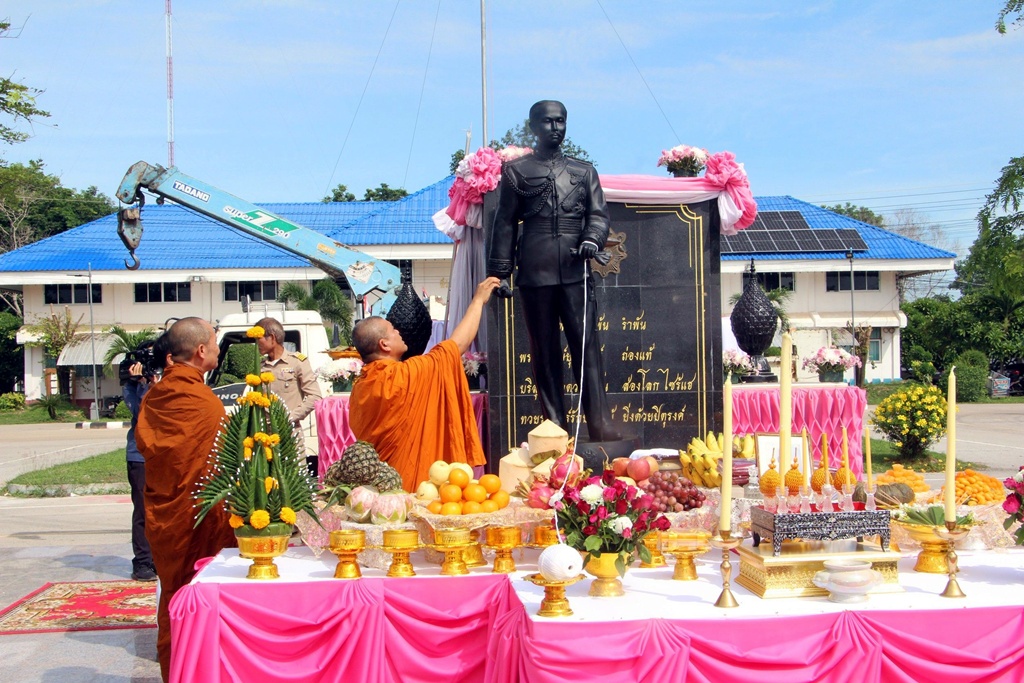 อำเภอหนองฮี ร้อยเอ็ด อัญเชิญพระบรมราชานุสาวรีย์ รัชกาลที่ 5 ประดิษฐานอย่างสมพระเกียรติ