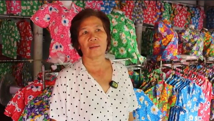 เสื้อลายดอกขายดีรับ"สงกรานต์"แม่ค้าในเขตเทศบาลนครขอนแก่นสต๊อกแน่นให้บริการลูกค้าแบบครบวงจร 