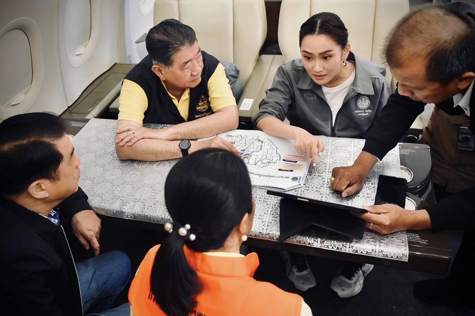"นายกฯ" ประชุมกลางอากาศ สั่งเร่งอพยพคนจากพื้นที่เสี่ยงทันที ให้ "มท." ลงพื้นที่ภาคอีสานหลัง "หนองคาย-เลย" น้ำเริ่มล้นตลิ่ง