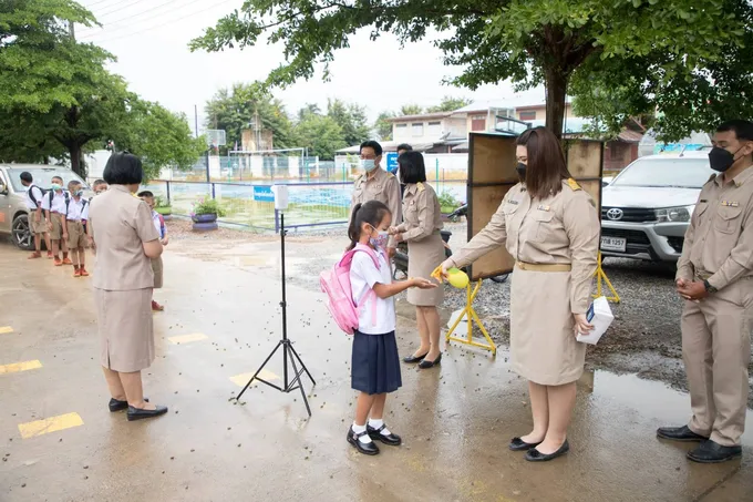 สุโขทัยเปิดเทอมวันแรกทุกโรงเรียนเข้มมาตรการป้องกันโควิด-19