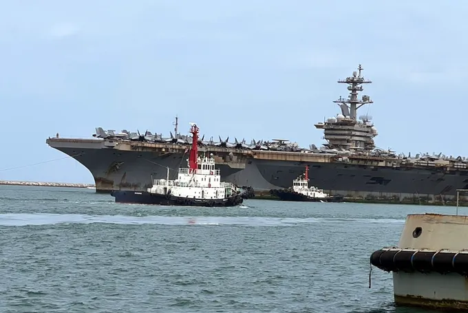 USS Abraham Lincoln จอดแหลมฉบังแล้ว! กำลังพลสหรัฐฯ 5,000 นาย เตรียมขึ้นฝั่งพัทยา