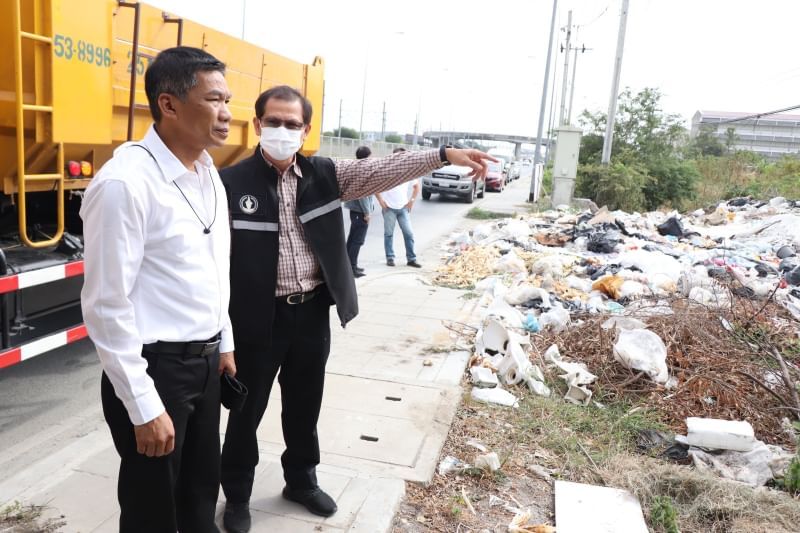 ดอนเมือง ตรวจสอบและแก้ไขเรื่องร้องเรียนกรณีมีผู้ลักลอบทิ้งขยะริมทางถนนกำแพงเพชร 6 (ถนนโลคัลโรด)