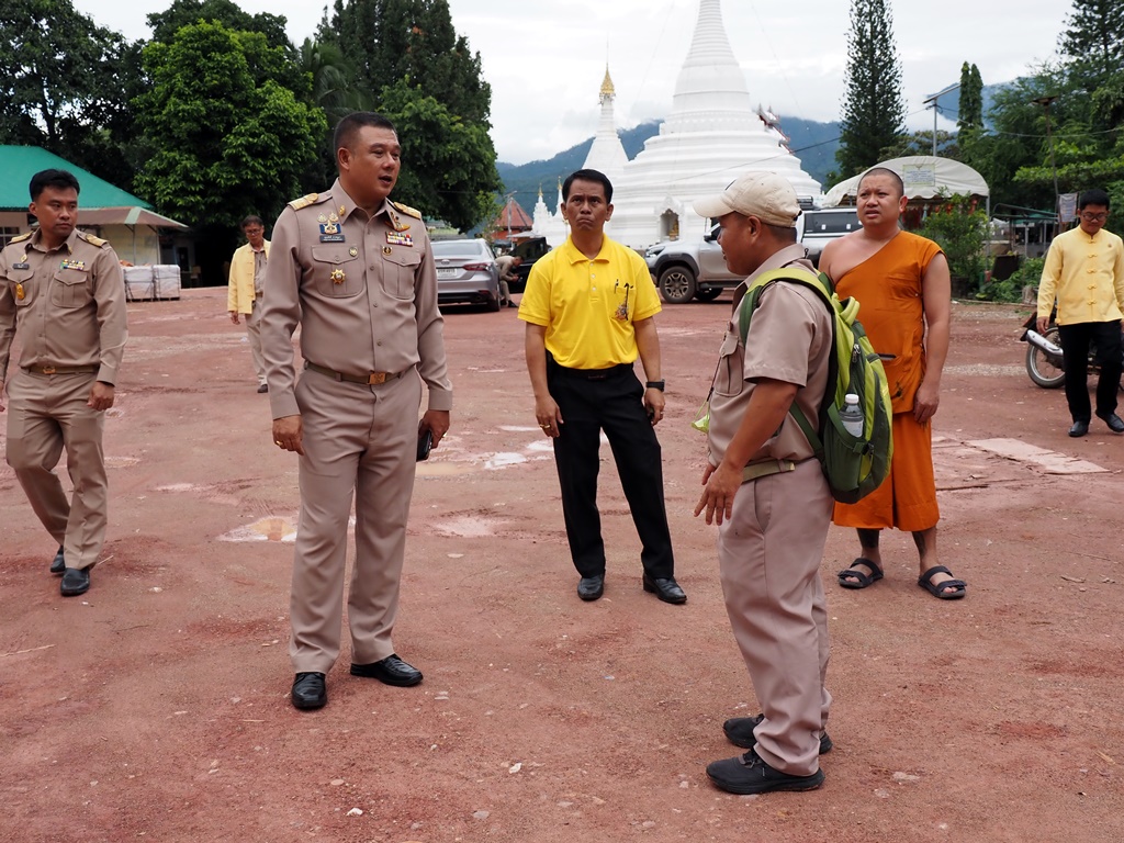 รองผู้ว่าฯแม่ฮ่องสอน รุดตรวจสอบดินยุบตัวบริเวณอาคารผู้สูงอายุ วัดพระธาตุดอยกองมู เหตุฝนตกต่อเนื่อง