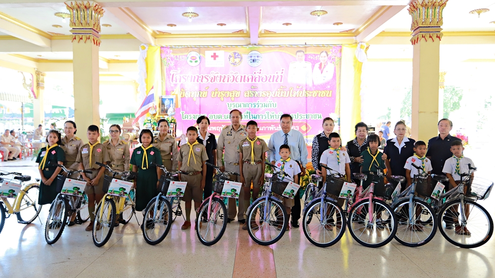 ปทุมธานี ออกให้บริการจังหวัดเคลื่อนที่ บำบัดทุกข์ บำรุงสุข สร้างรอยยิ้มให้ประชาชนลาดหลุมแก้ว