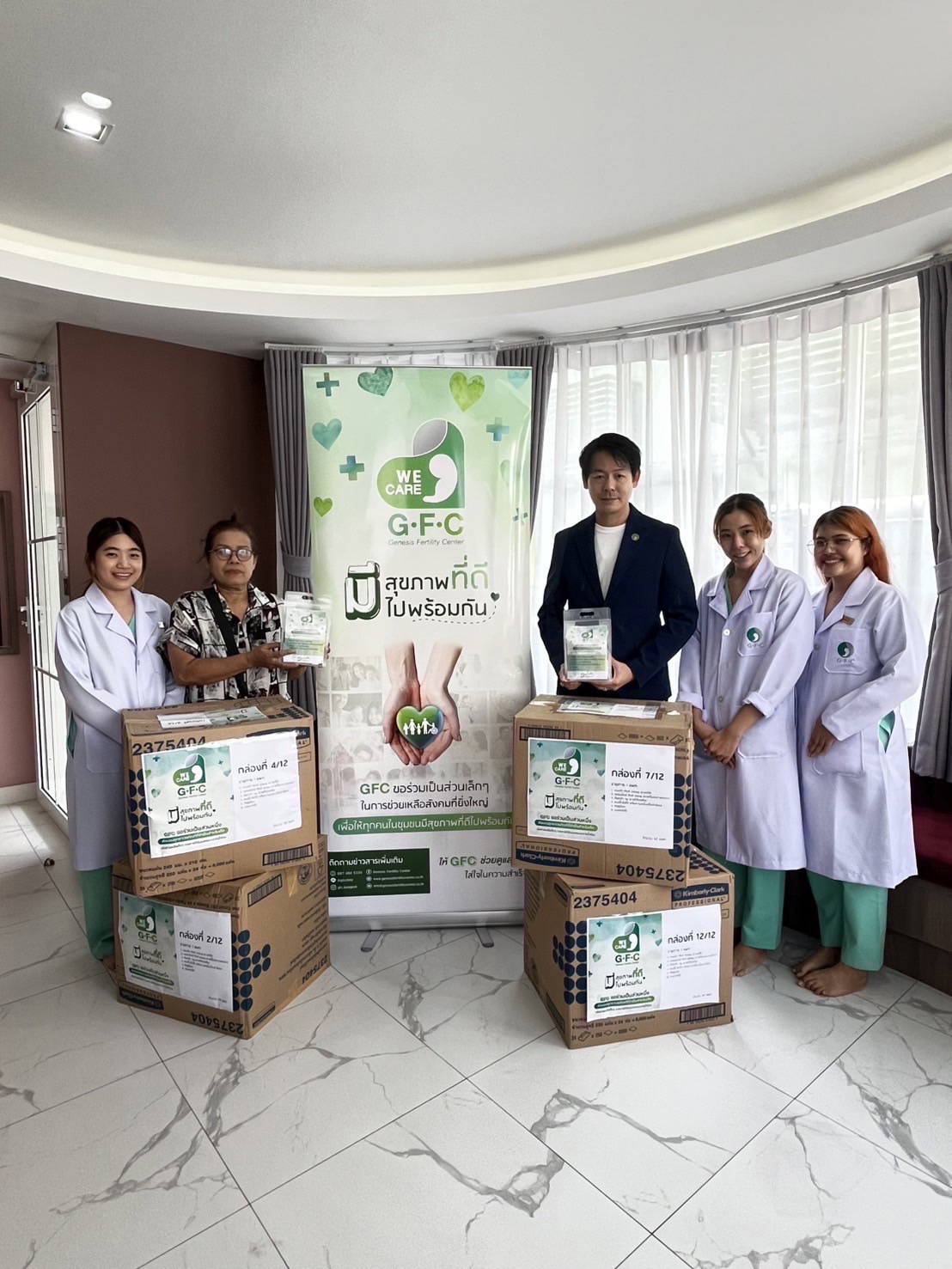 GFC WE CARE มอบถุงยังชีพจำนวน 500 ชุดให้ องค์กรทำดี (บุ๋ม ปนันดา)  เพื่อเร่งแจกจ่ายให้แก่ผู้ประสบภัย