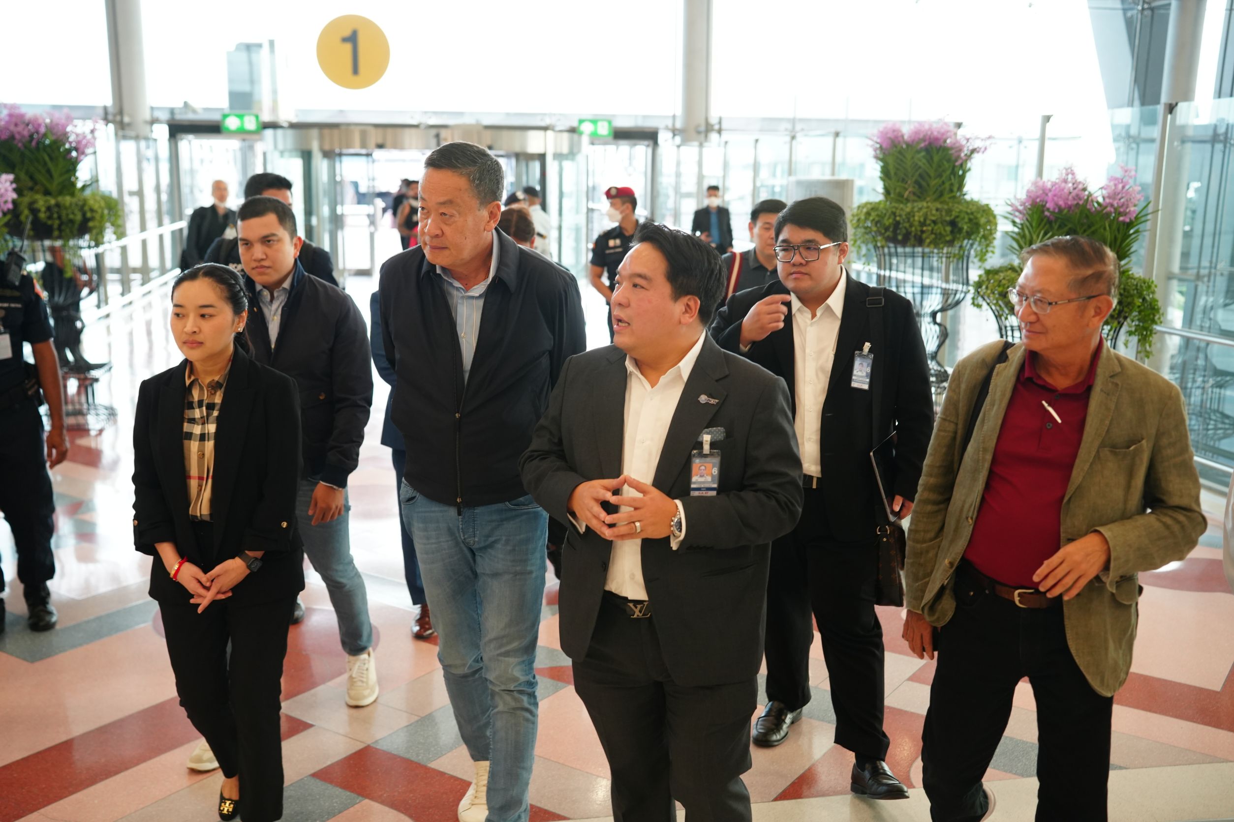 "เศรษฐา" ลุยแก้ปัญหาด้านการท่องเที่ยว เร่งเสริมศักยภาพท่าอากาศยานภูเก็ต รองรับปริมาณนักท่องเที่ยวที่เพิ่มขึ้น