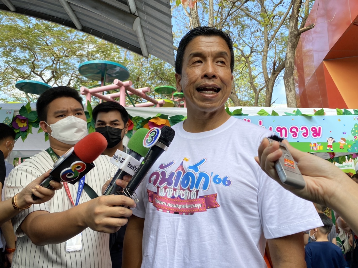 "ชัชชาติ" ย้ำ! ไม่เคยละเลยสวนเบญจกิติ ขอบคุณทหารจิตอาสามาช่วยรดน้ำ