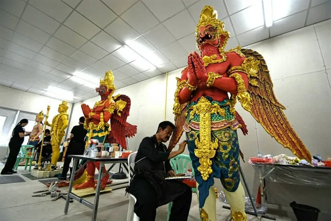 ลงสี“ครุฑ-ท้าวเวสสุวรรณ-ราชสีห์”ประติมากรรมพระเมรุมาศ