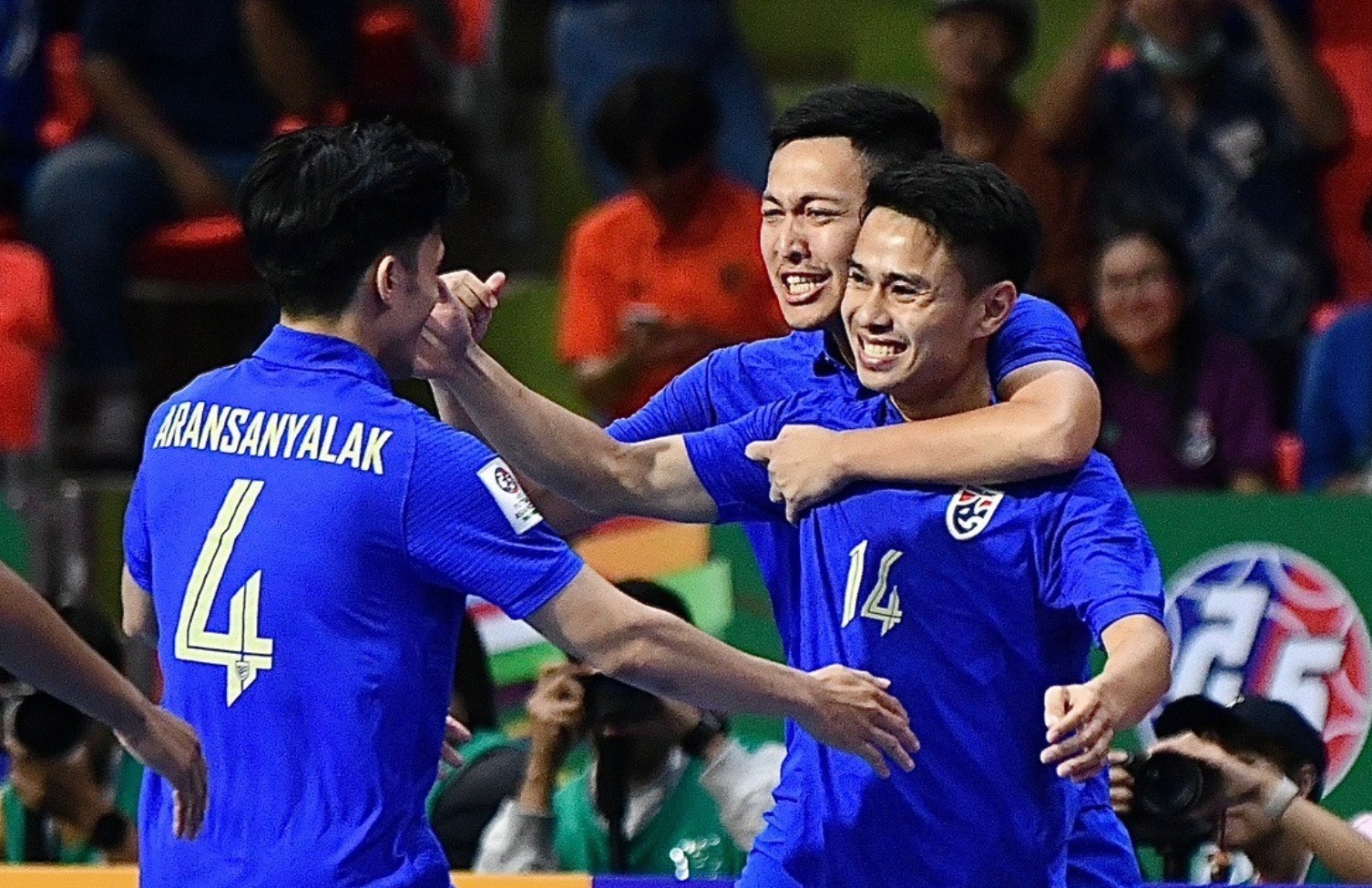 ชมไฮไลท์! การแข่งขันฟุตซอล "ไทย" ชนะ "จีน" 3-1 ศึก "AFC Futsal Asian Cup 2024" กลุ่ม A นัดแรก