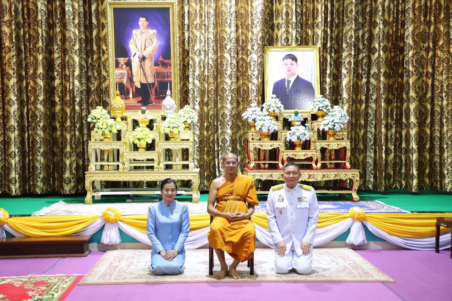 อ่างทองถวายพระพรชัยมงคลแด่พระบาทสมเด็จพระเจ้าอยู่หัวและสมเด็จพระเจ้าลูกยาเธอ เจ้าฟ้าทีปังกรรัศมีโชติ 