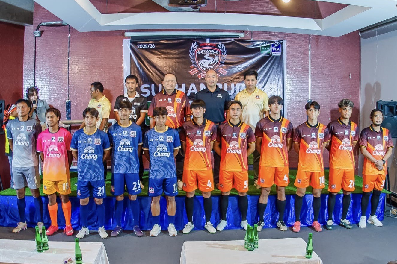 "สุพรรณ" เปิดตัวนักเตะพร้อมชุดแข่ง! "โค้ชบุ๊ค" ตั้งเป้าติด 1 ใน 5  หวังลุยรอบแชมป์เปียนลีก