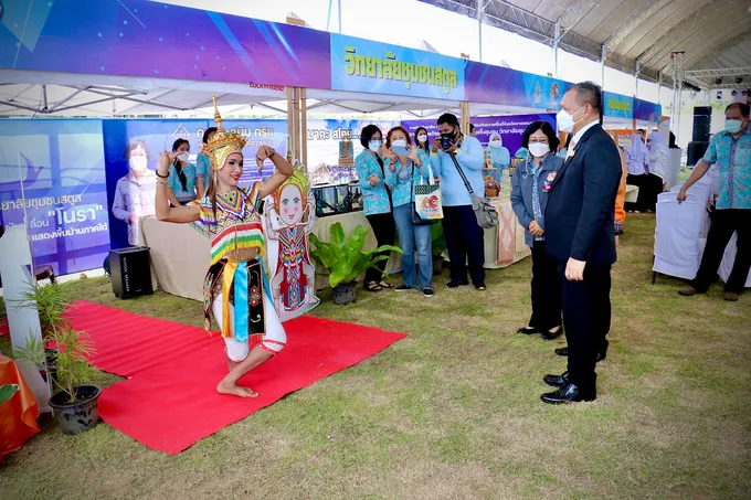 วิทยาลัยชุมชนนราธิวาสจัดมหกรรมวิชาการชูการแสดงพื้นบ้าน