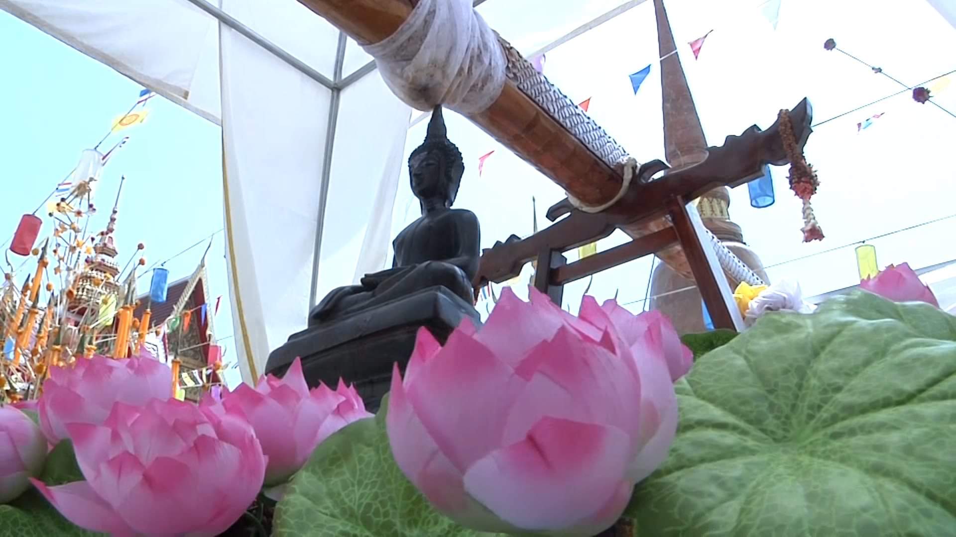 คนขอนแก่นขอพร 'พระพุทธพระลับ'  ขอความสงบสุขกลับคืนอีกครั้ง 