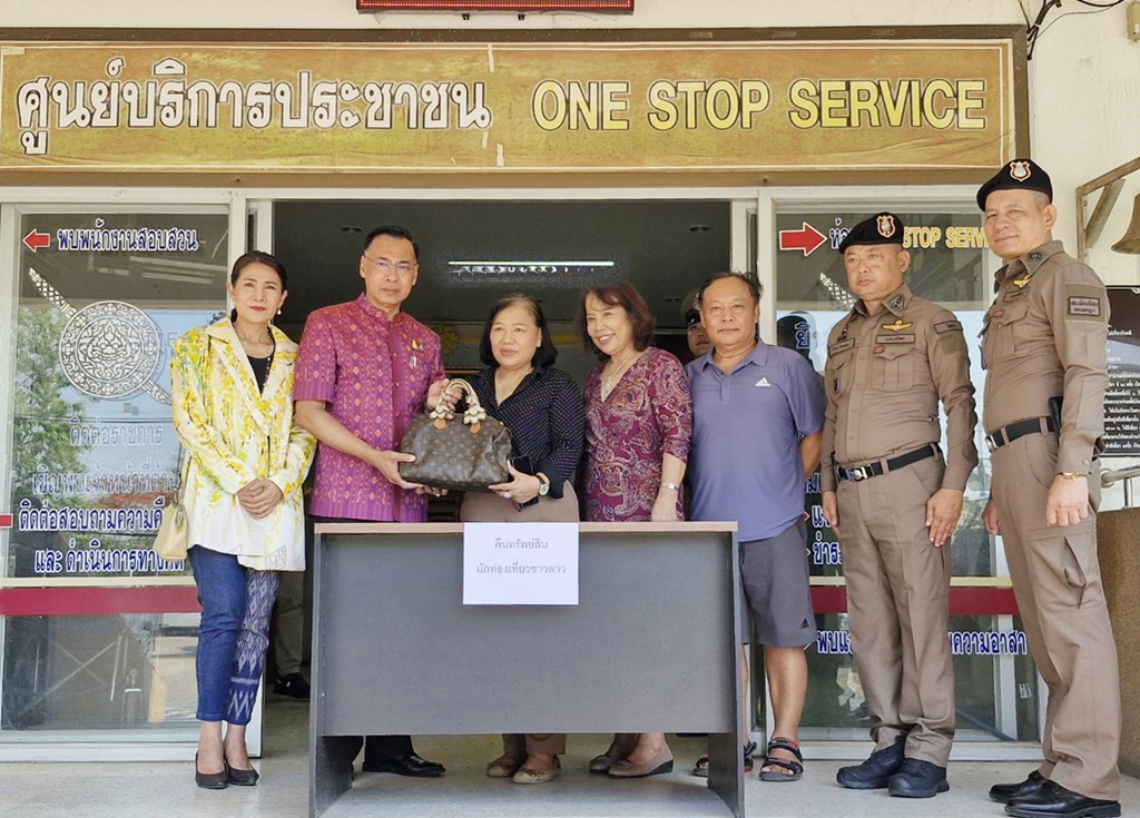 นทท.ชาวลาว ชื่นชมจังหวัดยโสธร "เมืองแห่งคนดี ท่องเที่ยวปลอดภัย" 