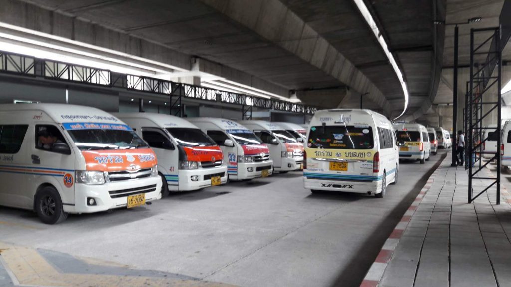 ทนไม่ไหว!รถตู้เมืองกรุง 300 คัน จ่อบุกก.คมนาคม ขอขึ้นค่าโดยสาร 5 บาท/เที่ยว  พิษน้ำมันแพง