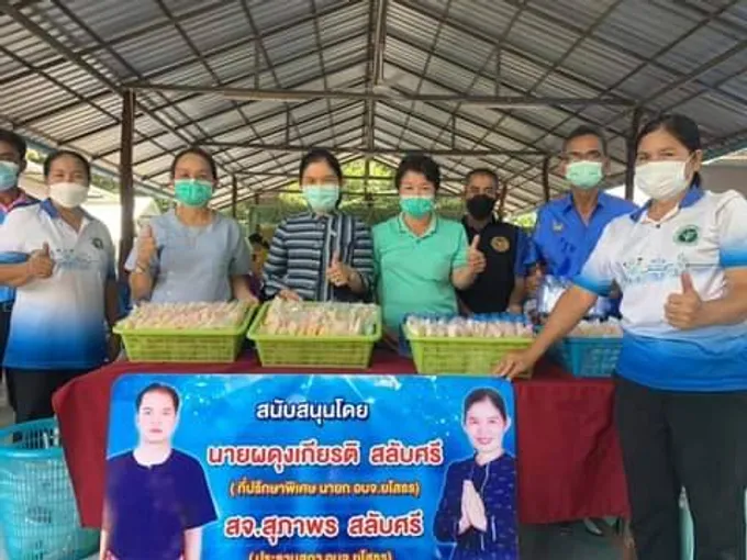 ประธานสภาอบจ.ยโสธรมอบขนมน้ำดื่ม  ส่งกำลังใจบุคลากรทางการแพทย์และปชช.