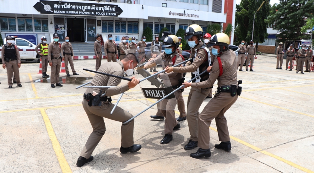 ตร.บุรีรัมย์ อบรมยุทธวิธีตำรวจ เสริมเขี้ยวเล็บสายงานป้องกันปราบปราม หวังลดสูญเสีย