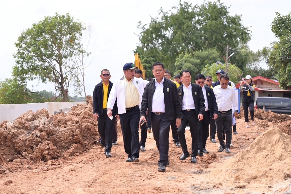 "อธิบดีชูชาติ" เยือนอุบลฯ ติดตามความคืบหน้าก่อสร้างพนังกั้นน้ำ-สถานการณ์แม่น้ำมูล
