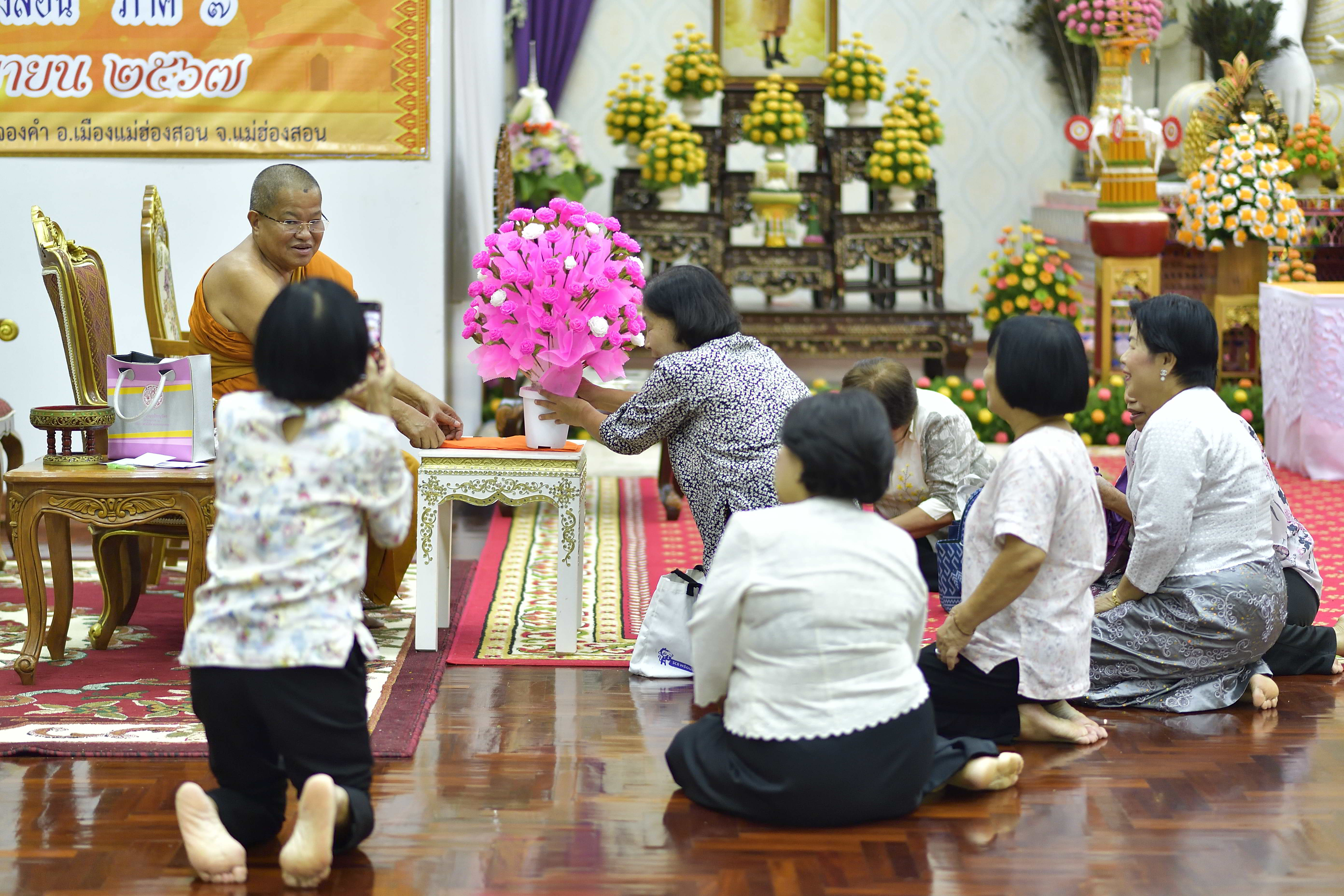 แม่ฮ่องสอน จัดเตรียมสถานที่ งานต่างซอมต่อหลวง ( ถวายข้าวมธุปายาส ) ณ วัดพระธาตุดอยกองมู