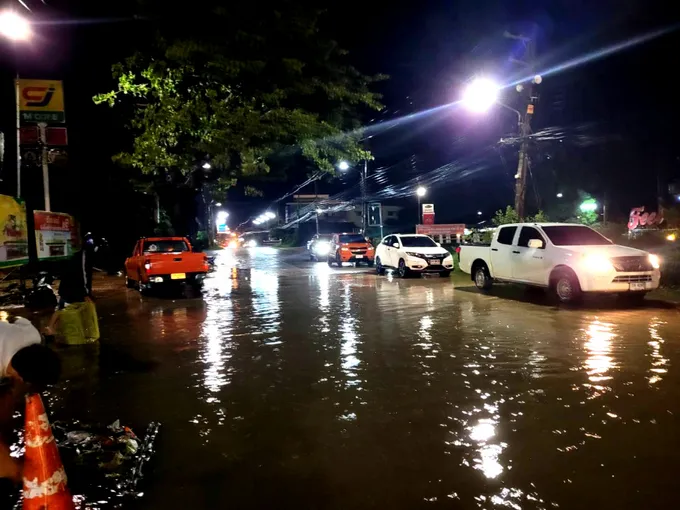 ฝนตกหนักต้นเหตุน้ำท่วมตัวเมืองชัยภูมิ ไม่ใช่ "เขื่อนลำปะทาว"