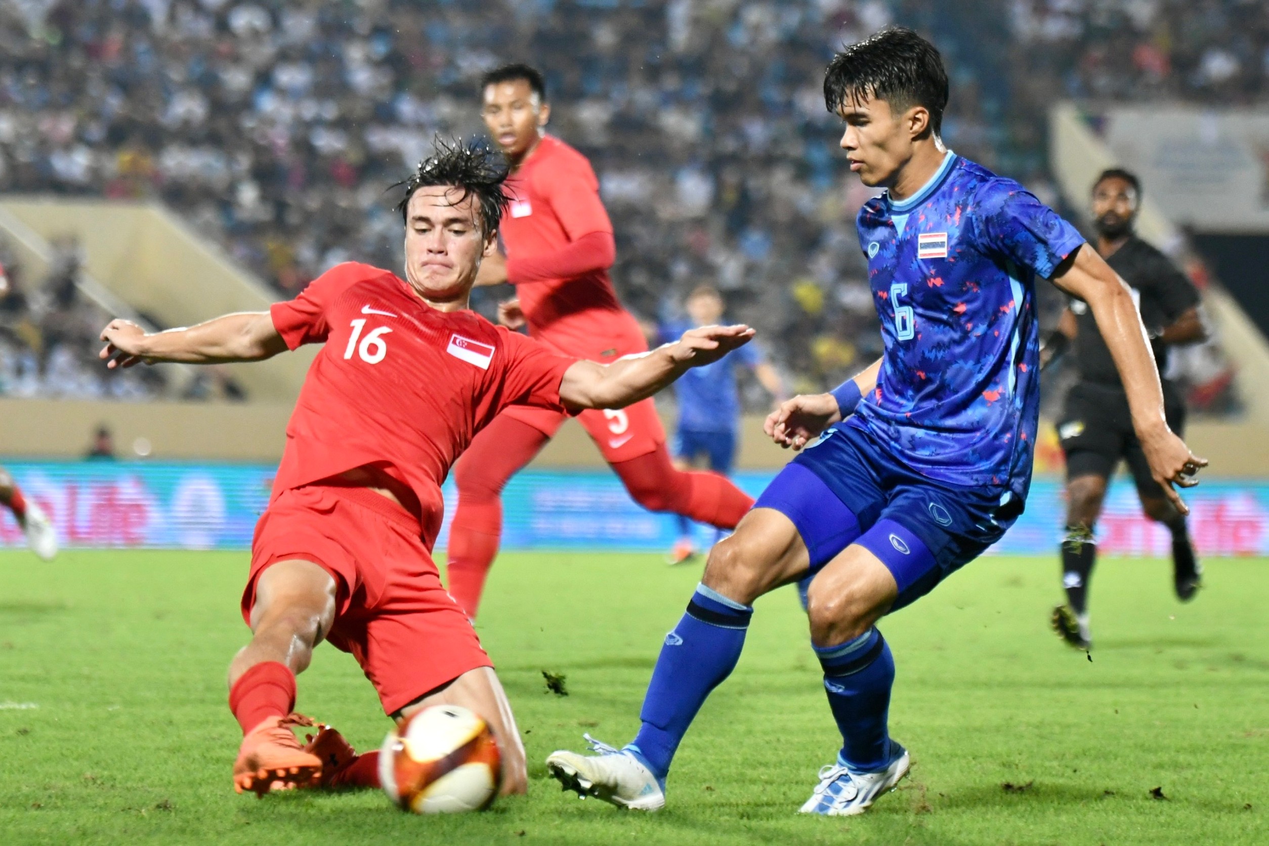 กลับมาแล้ว!! "ช้างศึก" จัดหนักถล่ม "ลอดช่อง" 5-0 ทะยานขึ้นจ่าฝูงกลุ่มบี