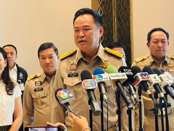 “อนุทิน” เมินตอบปมกัมพูชากู้ IMF 3,100 ล้านดอลลาร์ โยงซื้ออาวุธ ก่อนบินด่วนลงพื้นที่ขอนแก่น