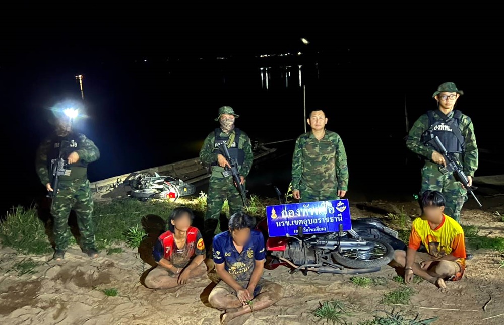 นรข.เขตอุบลฯ รวบ 3 หนุ่มไทย-ลาวลักลอบขนรถ จยย.ข้ามโขง