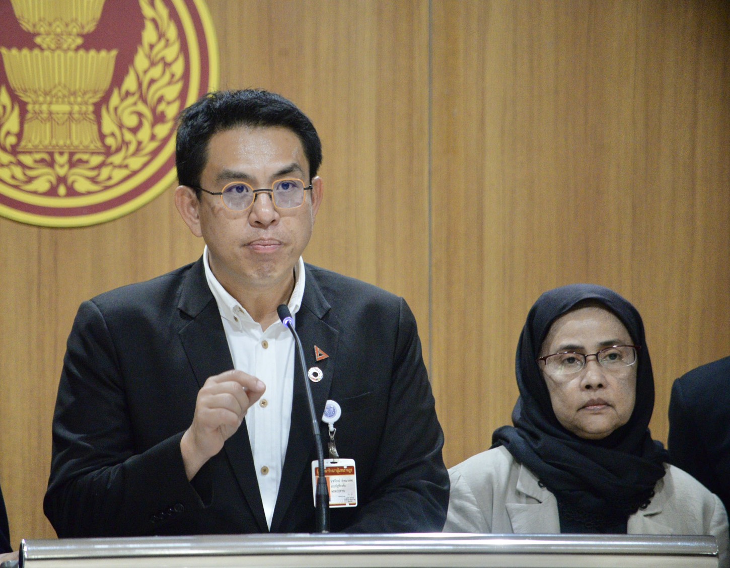 "วิโรจน์" ผิดหวัง "รัฐสภา" ตีตก "ร่าง กม.ปปช." ซัด "เพื่อไทย"  ลืมบุญคุณคนเสื้อแดง ไม่กล้าแตะ "กองทัพ" 