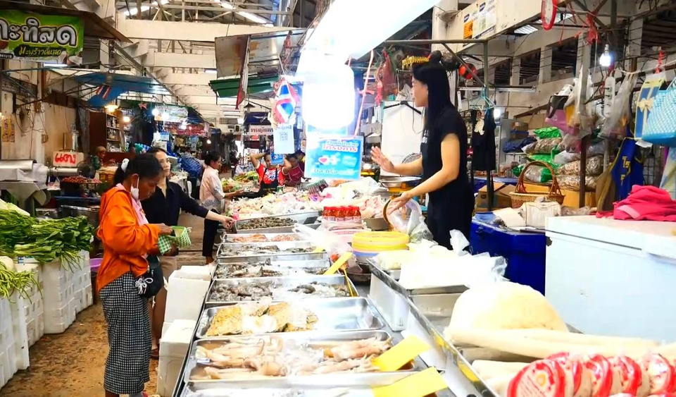 พ่อค้าแม่ค้าบุรีรัมย์ผิดหวัง! สต๊อกของรอ “ไทยช่วยไทยพลัส” เดือนใหม่แต่ลูกค้าเบาบาง ต้นทุนยังพุ่ง 