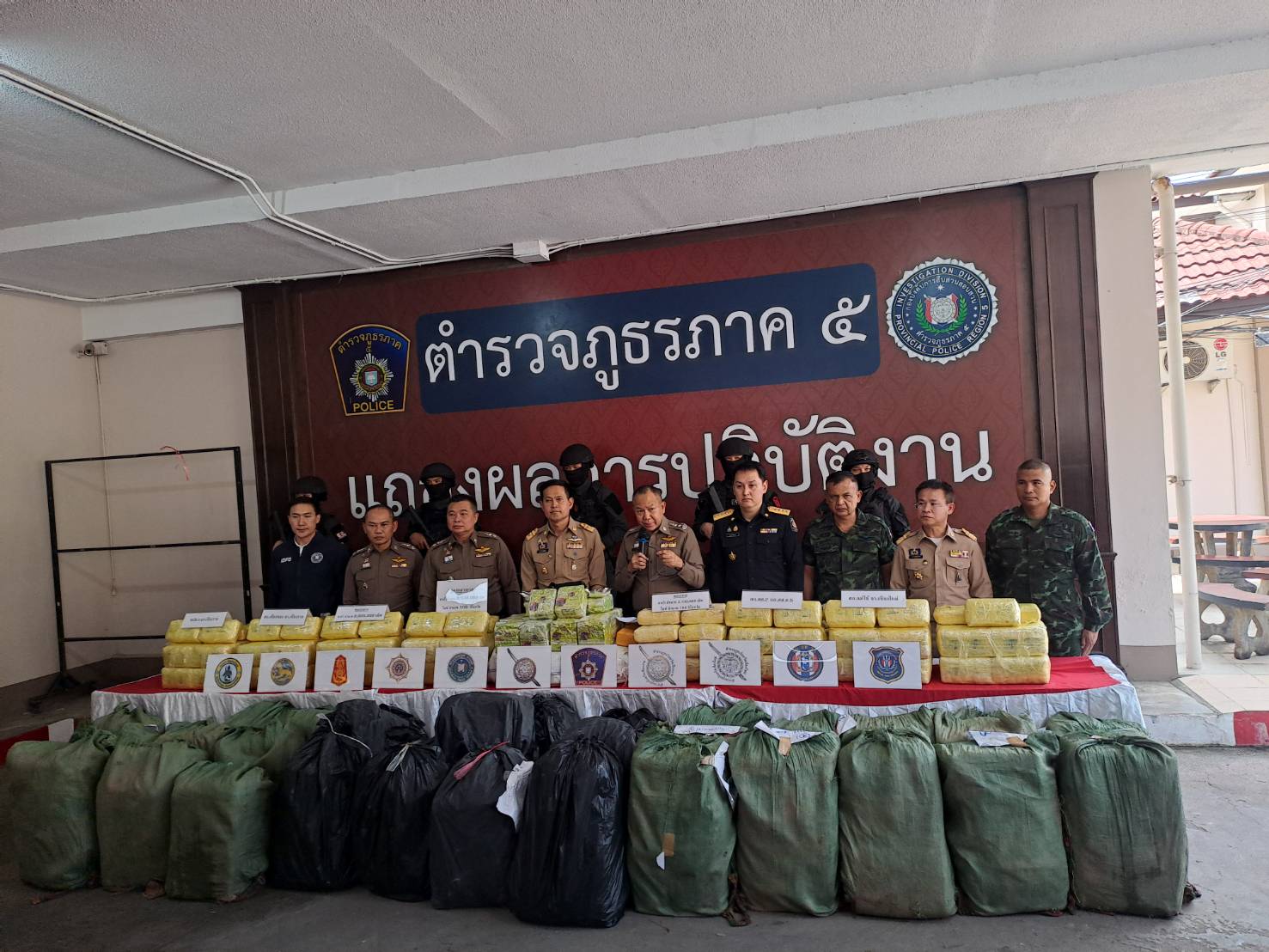 ตร.ภาค 5 ทลายเครือข่ายยาเสพติดยึดยาบ้าเกือบ 10 ล้านเม็ด ไอซ์ 100 กก. เตรียมส่งเข้ากรุง