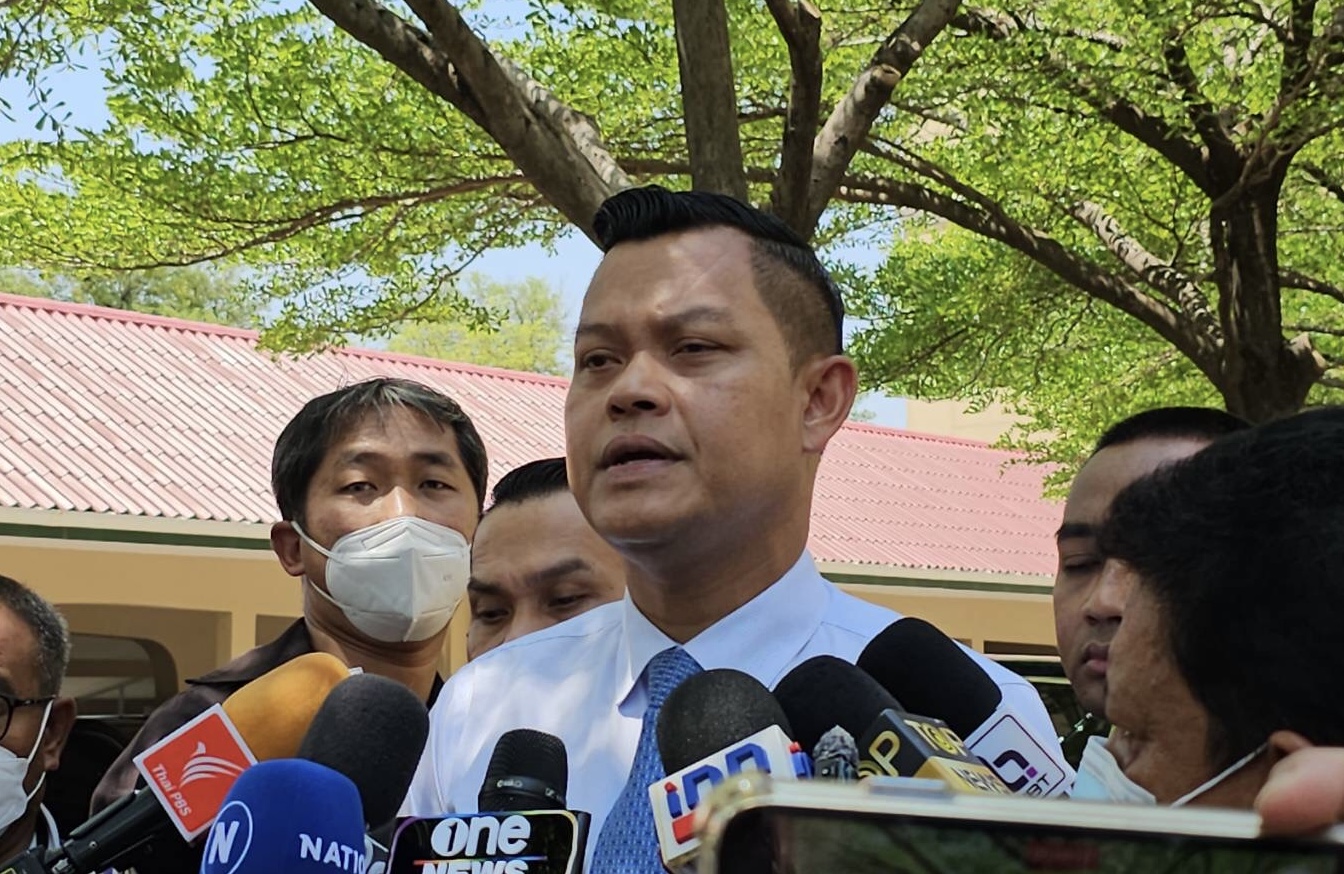 "ธนกร" แนะ "พิธา" พูดตรงไปตรงมา สังคมจับตาอยู่ หลังบอก อบจ.ขอเข้าพบเอง ชี้เอาใจช่วยอยากให้ "ก้าวไกล" เป็นรัฐบาล