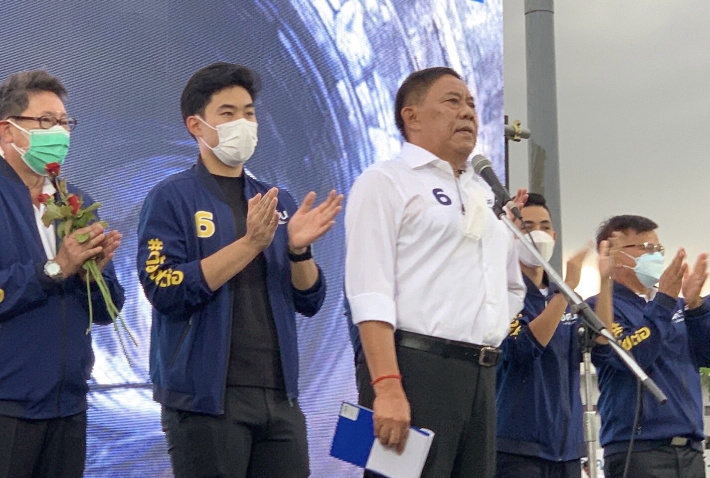 "อัศวิน"เปิดเวทีปราศรัยใหญ่ลานอนุสาวรีย์พระเจ้าตาก ย้ำ ชอบทำ แต่ไม่ชอบพูด!!!