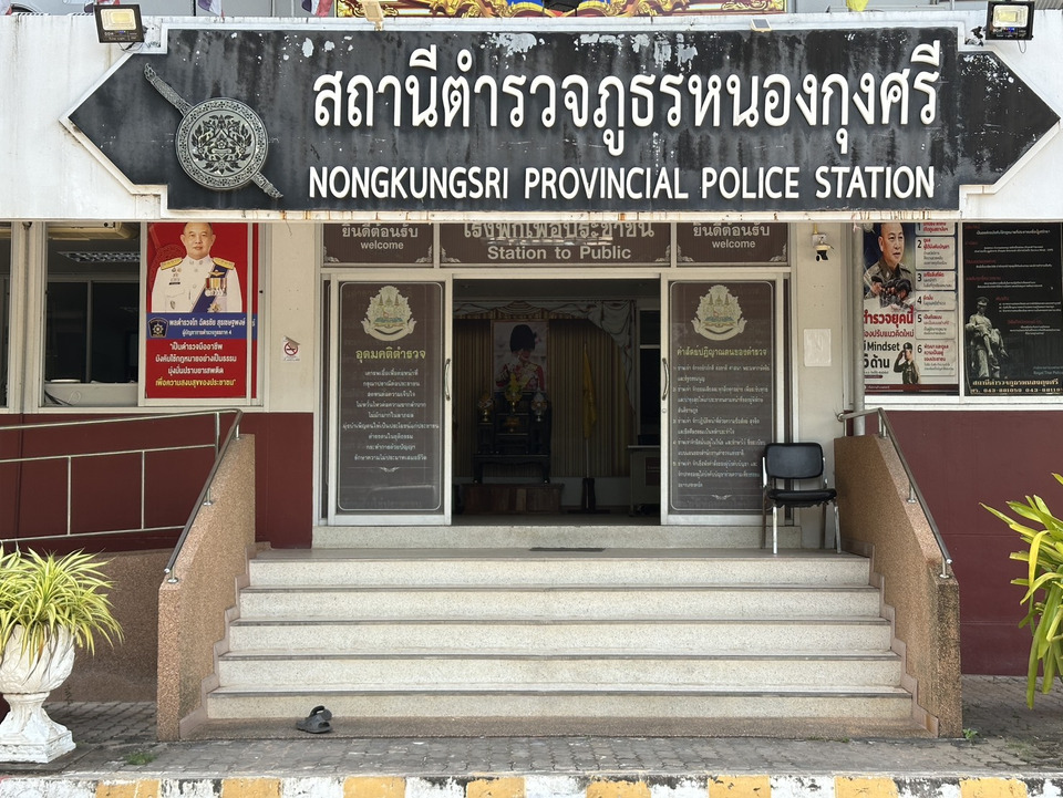 ยายวัย 78 ปีสุดผวา! โร่แจ้งตำรวจ หลังชายบุกเข้าบ้านกลางดึก ขู่ฆ่ายกครัว ตำรวจเร่งล่าตัวดำเนินคดี