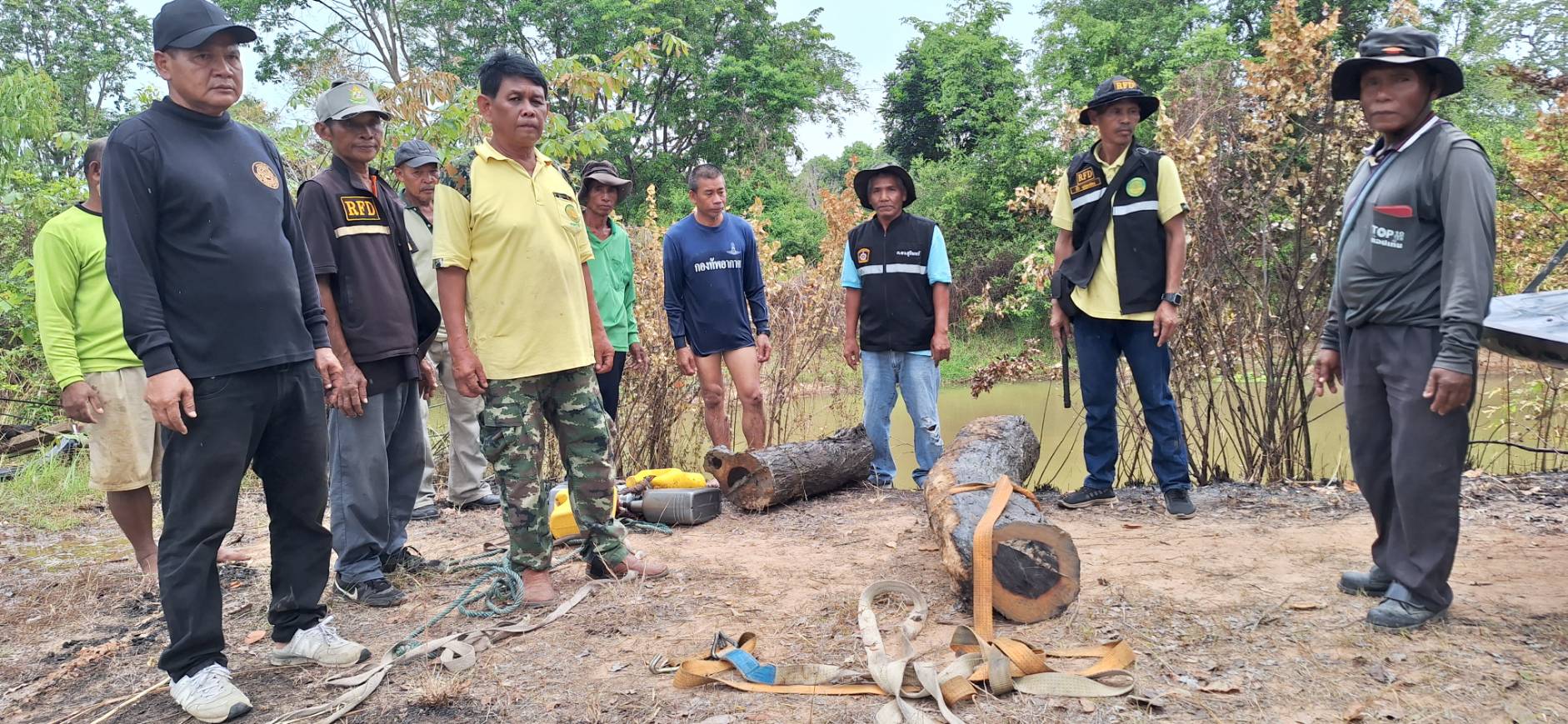 สุรินทร์ เจ้าหน้าที่ สนธิกำลังตรวจยึดไม้พะยูง ซุกซ่อนในสระน้ำ 