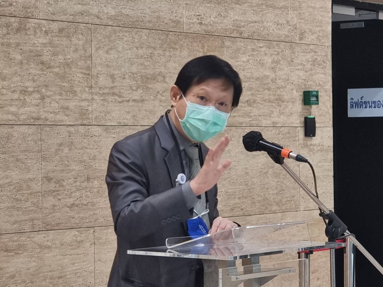 "หมอระวี"เผย กขค.-กสทช.โยนกันไปมาไม่มีอำนาจห้ามผูกขาด ด้าน "ทรู-ดีแทค" ลั่นต้องควบรวมเพื่อความอยู่รอด