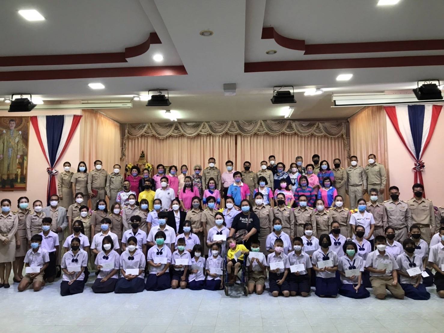 ยโสธร คณะชมรมครูเก่า รร.สวนกุหลาบวิทยาลัย มอบทุนการศึกษานักเรียน