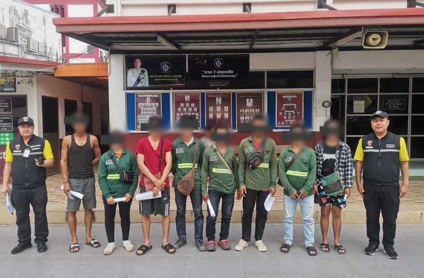 ตม.นครปฐม ลุยตรวจปิดล้อมแคมป์คนงาน พบต่างด้าวผิดกฎหมายจำนวนมาก