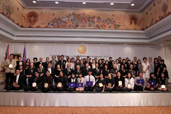 "กฤษณา อโศกสิน -อังคาร จันทาทิพย์"คว้ารางวัลชนะเลิศ “เซเว่นบุ๊คอวอร์ด ครั้งที่ 14” 