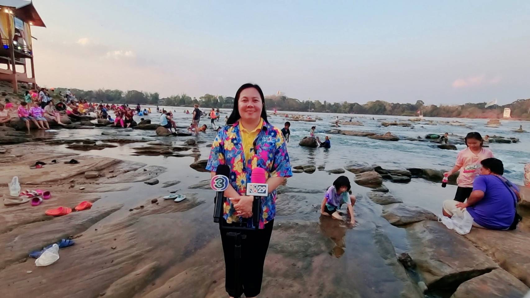 อุบลราชธานีหนีร้อนเล่นน้ำแก่ง พร้อมทิ้งทวน มหาสงกรานต์วันสุดท้าย เงินสะพัด280 ล้าน