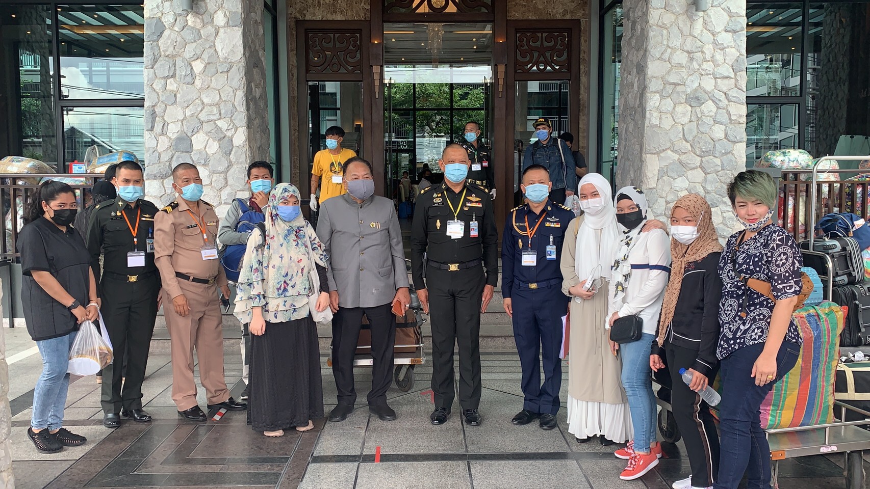  ที่ปรึกษาจุฬาราชมนตรี ร่วมรับตัวชาวไทยพุทธ-มุสลิม กักตัว 14 วัน