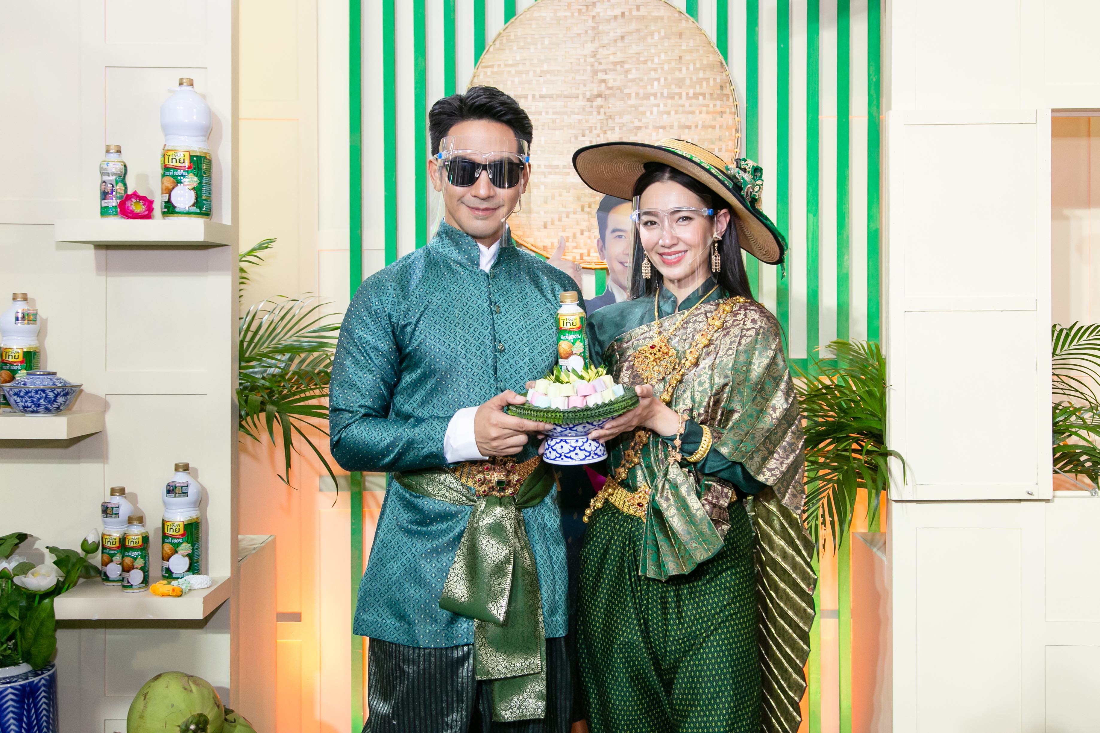 "กะทิขวดเรียลไทย” เปิดตัวฉลากรุ่นใหม่ “โป๊ป-เบลล่า” แบรนด์แอมบาสเดอร์ คู่ขวัญเรียลไทย