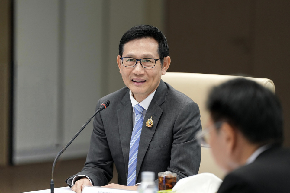 "รมว.พลังงาน" ยันเตรียมสำรองน้ำมันเพียงพอรองรับเหตุปะทะชายแดนไทย-กัมพูชา อย่างต่ำ 45 วัน ประสาน "กองทัพ" ใกล้ชิด 