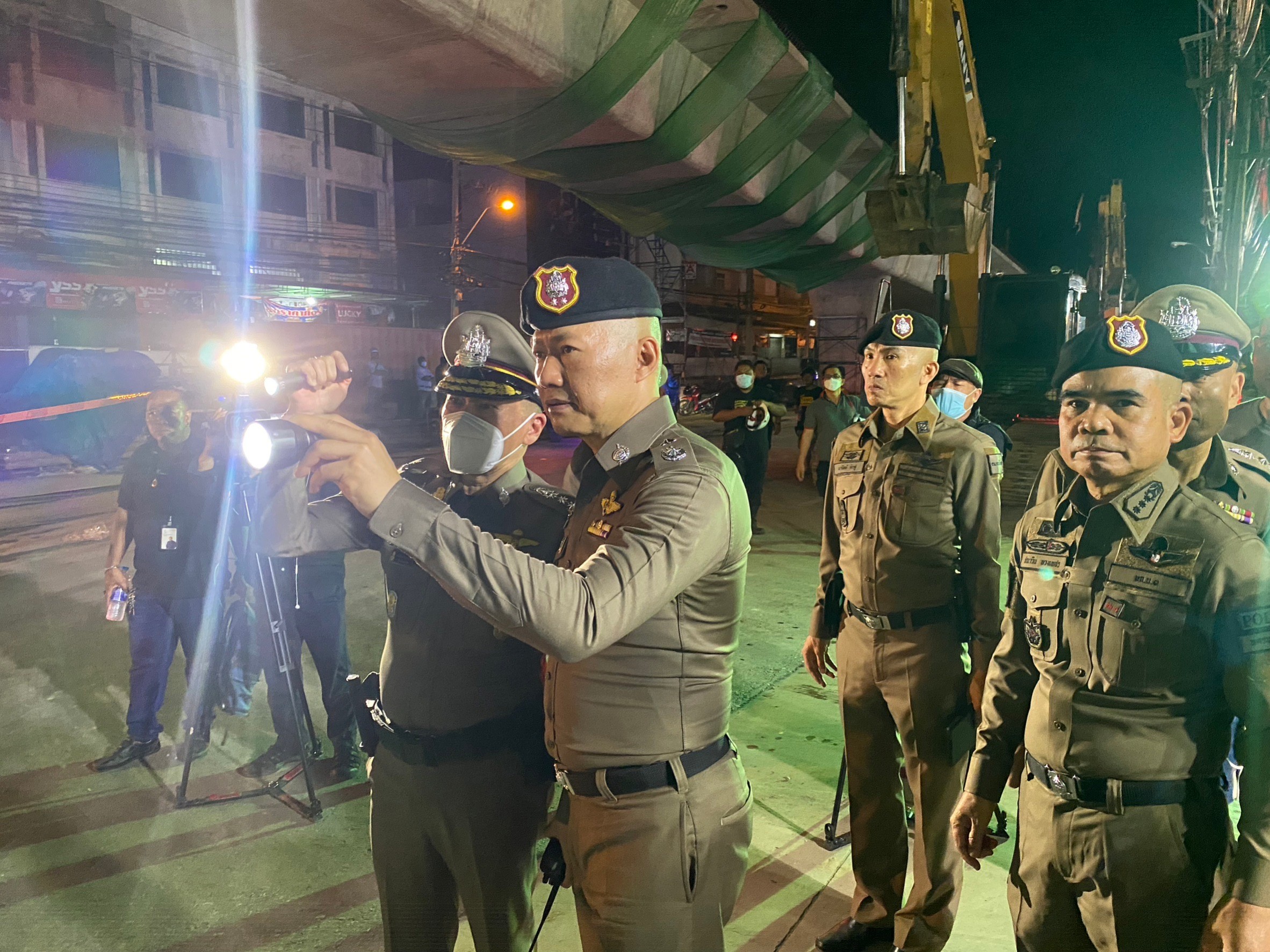ผบช.น.สั่งเร่งตรวจสอบหาสาเหตุสะพานถล่ม-สำรวจผู้ได้รับบาดเจ็บ