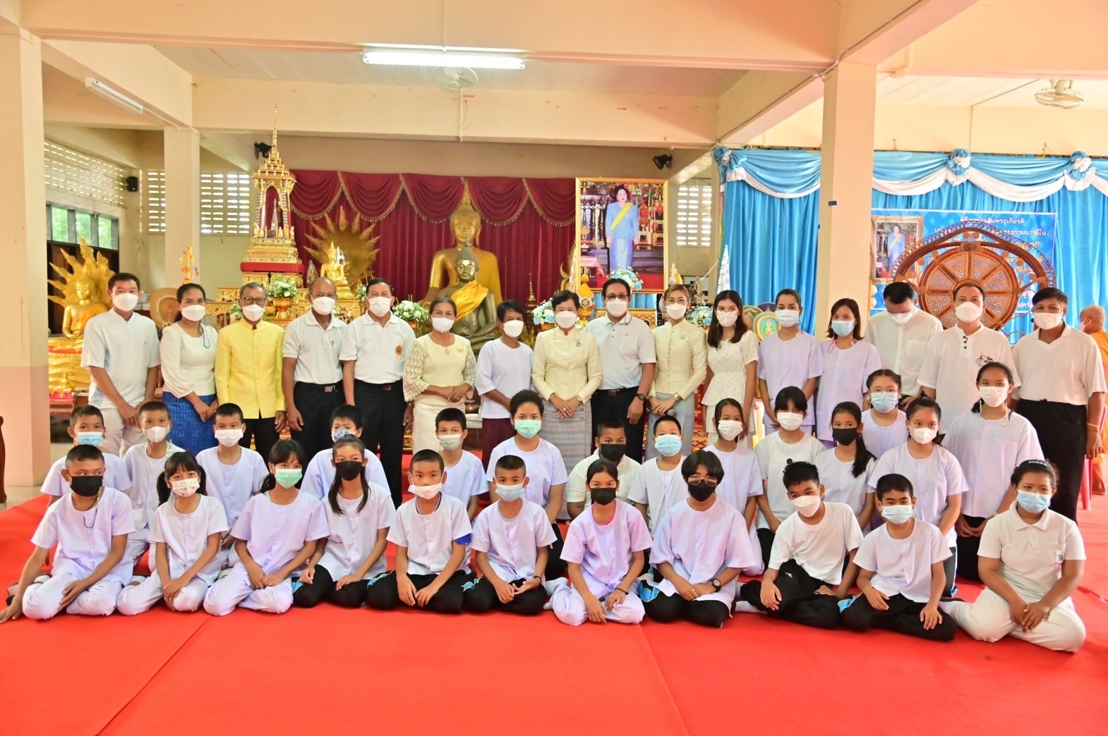 ทต.สังขะ พาเด็กเข้าวัดทำบุญ  สร้างสังคมเด็กเก่ง ดี มีคุณธรรม โดยมีผู้ใหญ่และผู้ปกครองเป็นแบบอย่างที่ดี 