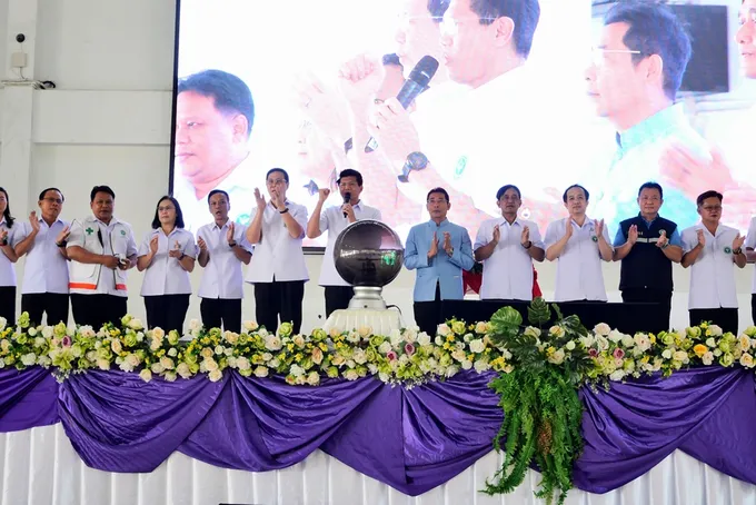 "รมช.สธ." เปิดโครงการรวมพลัง อสม.มอบของขวัญปีใหม่ ใส่ใจผู้สูงอายุ เขตสุขภาพที่ 6