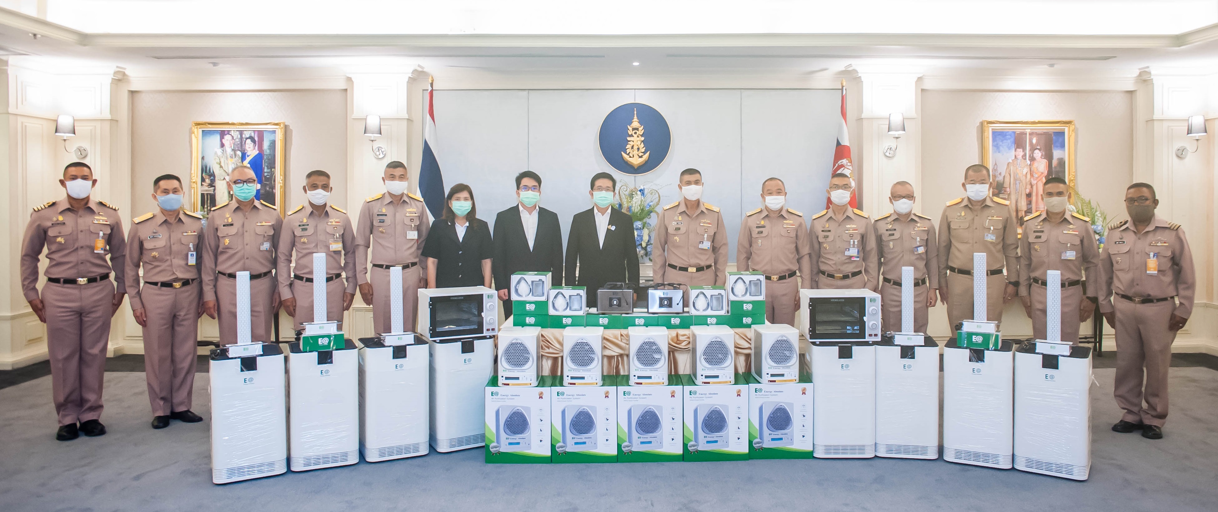 EA มอบเครื่องกรองอากาศ หน้ากากแรงดันบวก และอุปกรณ์กำจัดเชื้อโรคให้กองทัพเรือ